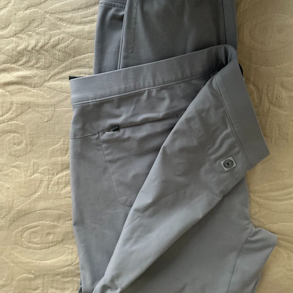 Peter Millar Atlas Performance Pant - Mens size XL - Light Gray